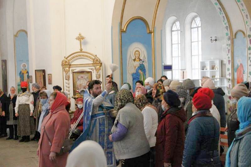 В Троицком соборе г. Лаишево отметили праздник Казанского образа Пресвятой Богородицы и День народного единства