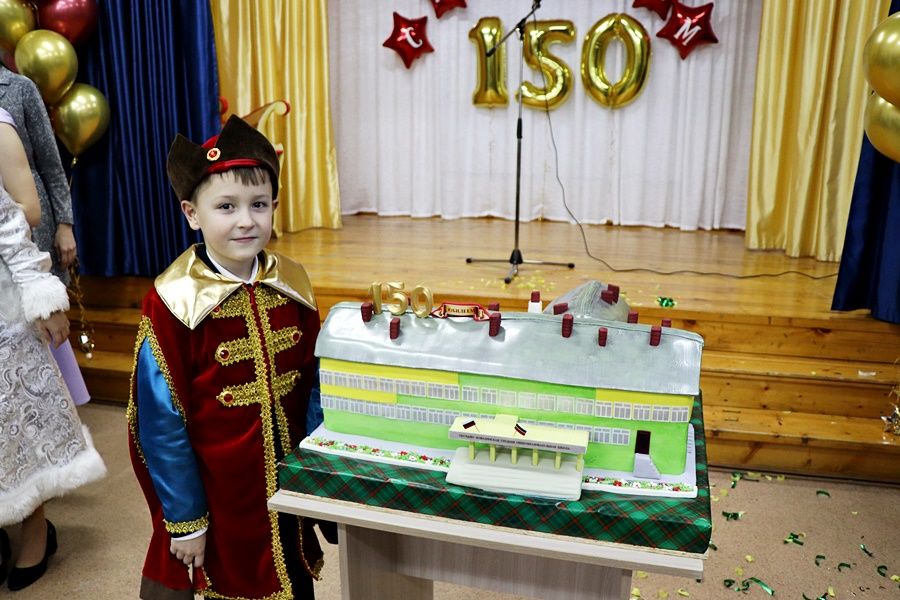 Песчано-Ковалинская школа отметила 150 лет