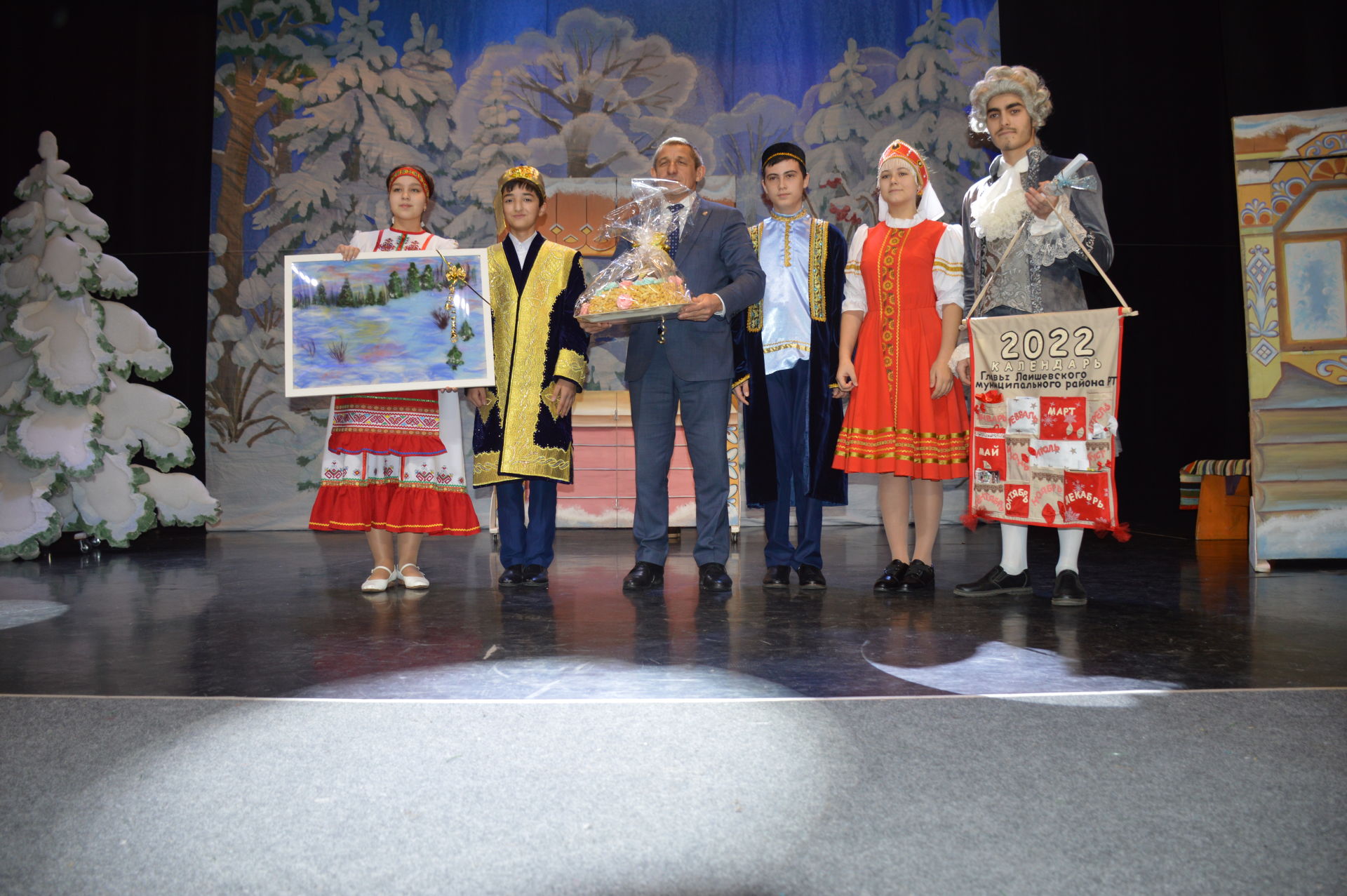 Елка главы Лаишевского района дала старт новогодним празднествам
