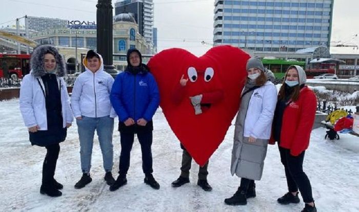 Казанские волонтеры дарили валентинки «Я люблю Россию»