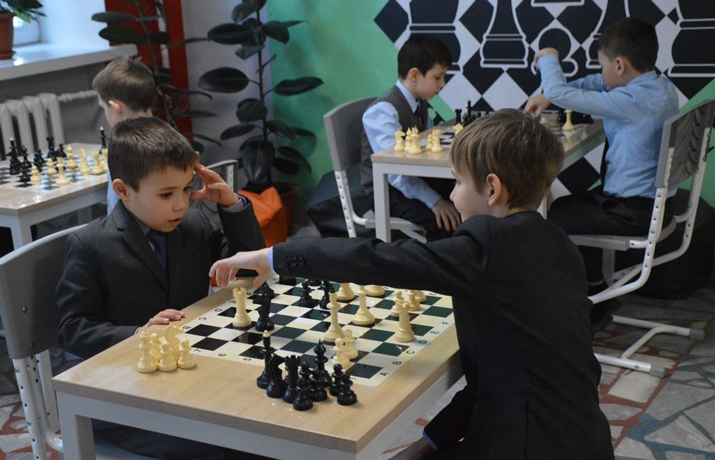 Татьяна Ларионова посетила шахматную зону в Столбищенской школе