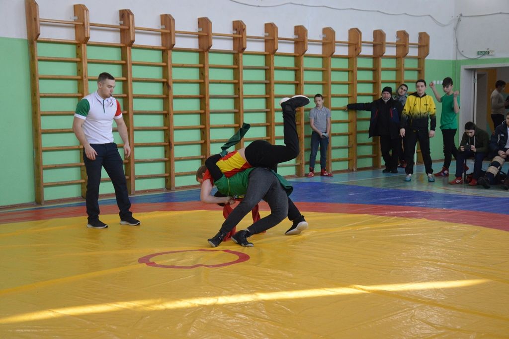 Соревнования по борьбе «Кореш» прошли в спортивном зале Большекабанской &nbsp;средней школы