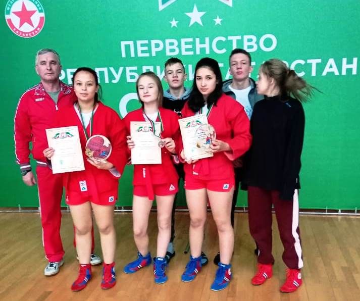 Лаишевские самбисты привезли медали всех достоинств с Первенства Татарстана