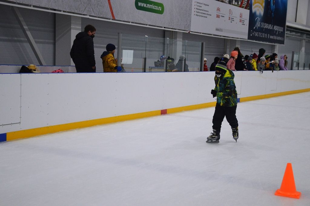 На лаишевском льду сражались конькобежцы