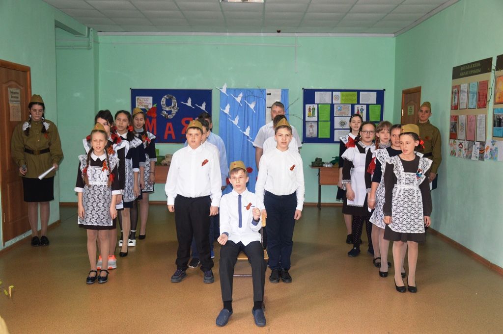 Песни победы поют лаишевские школьники