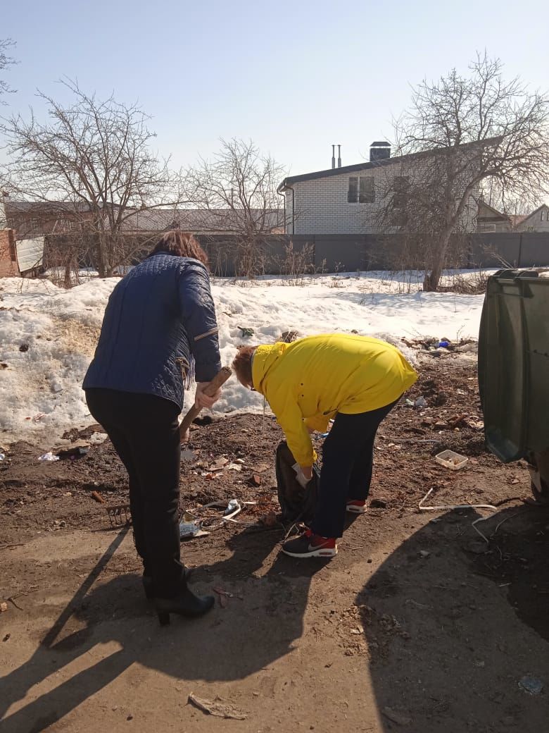 На очистку территории Лаишева вышли Детский дом и Центр занятости