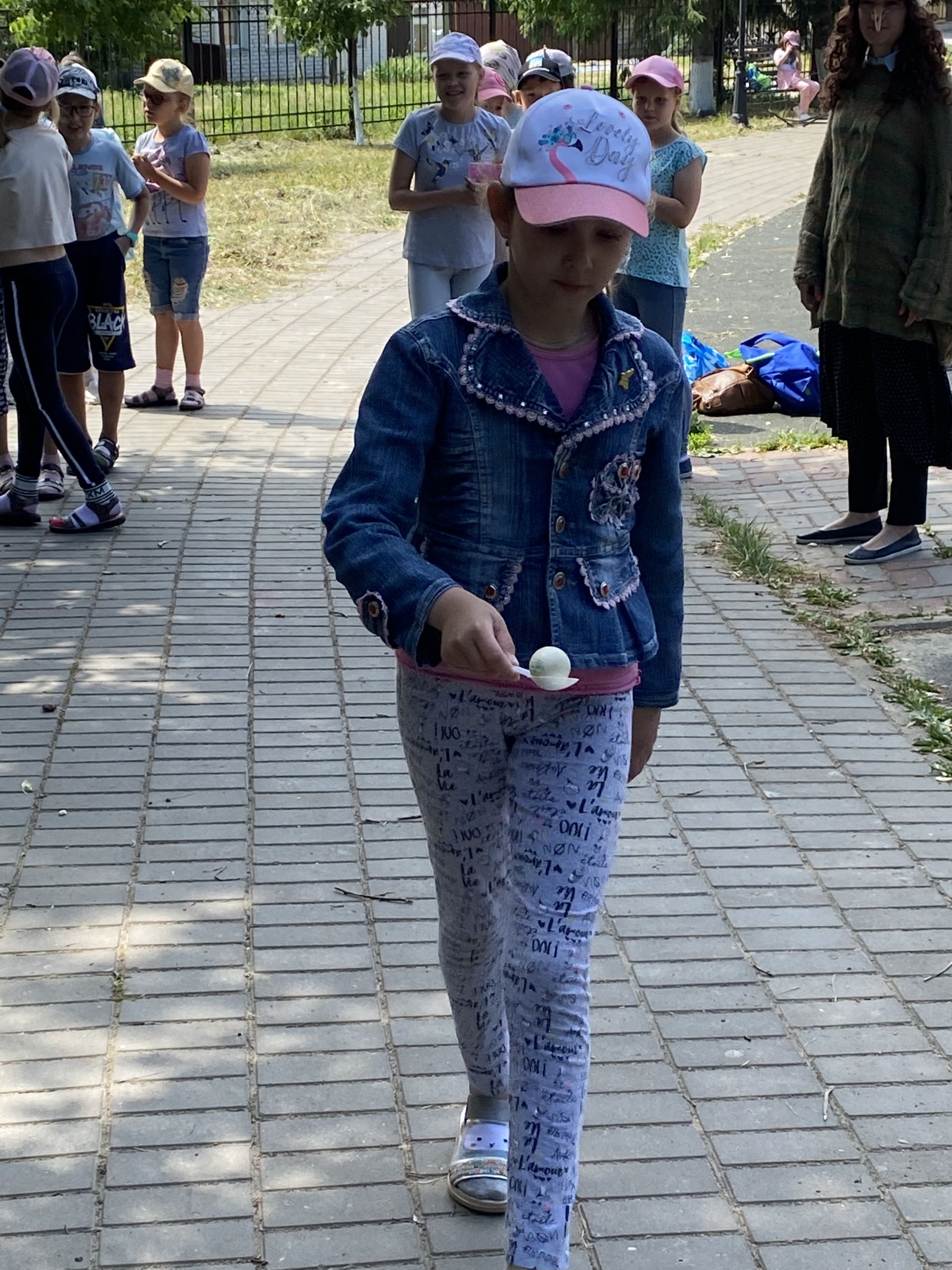 «Хоровод дорожных знаков» водили в лаишевском парке дети пришкольного лагеря