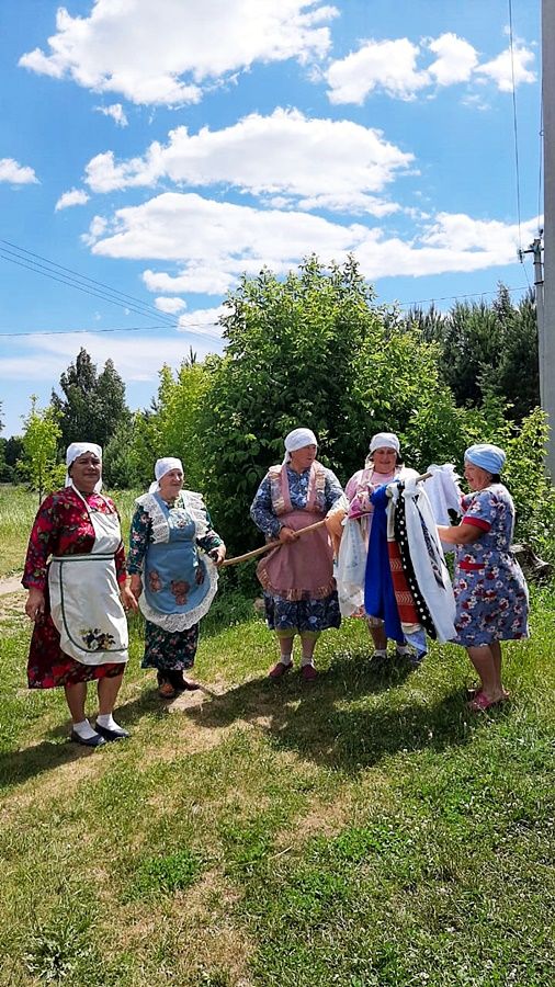 В Татарских Саралах провели обрядовый сбор подарков для праздника День села