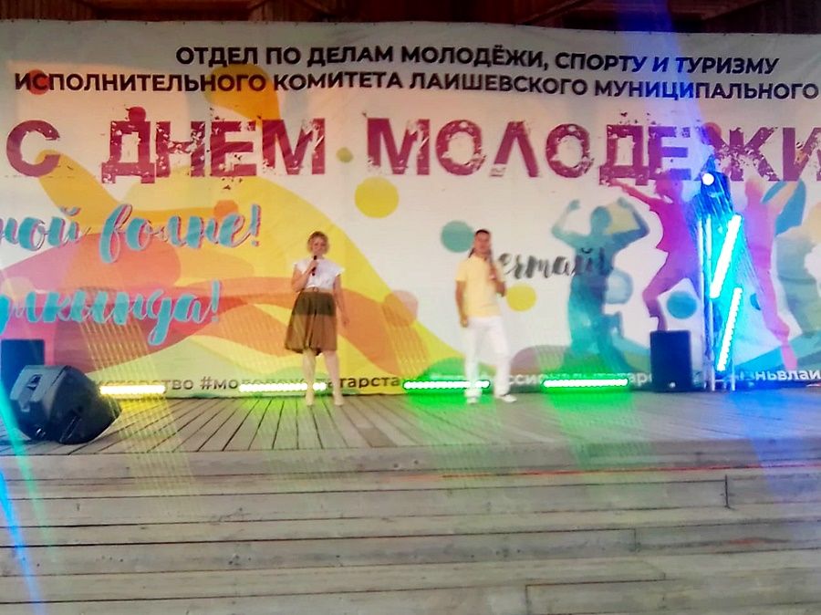 День молодежи закончился танцами под открытым небом и концертом