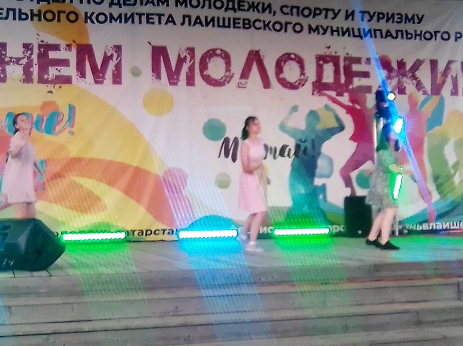 День молодежи закончился танцами под открытым небом и концертом