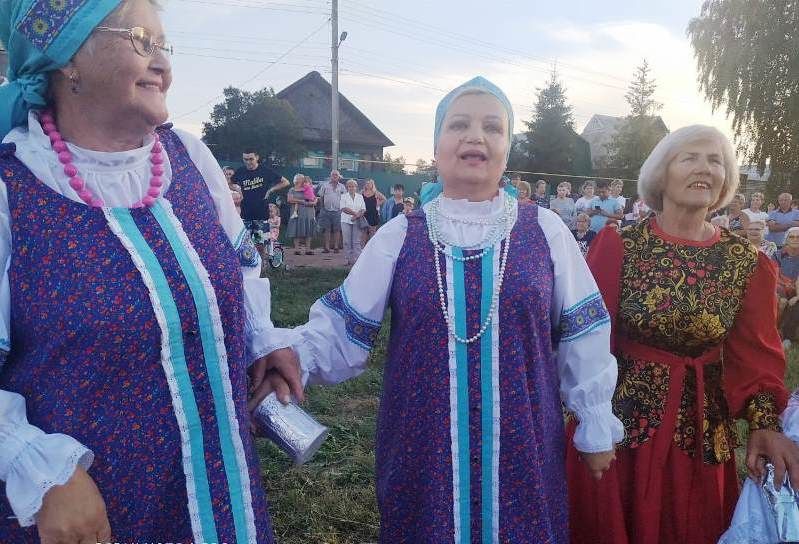 Делегация Лаишевского района побывала в Давликеево на престольном празднике в честь иконы Казанской Божьей Матери