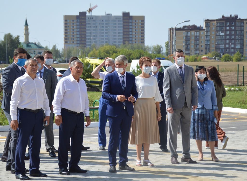 Президент Татарстана открыл новую школу в Лаишевском районе