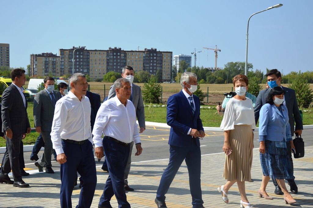 Президент Татарстана открыл новую школу в Лаишевском районе