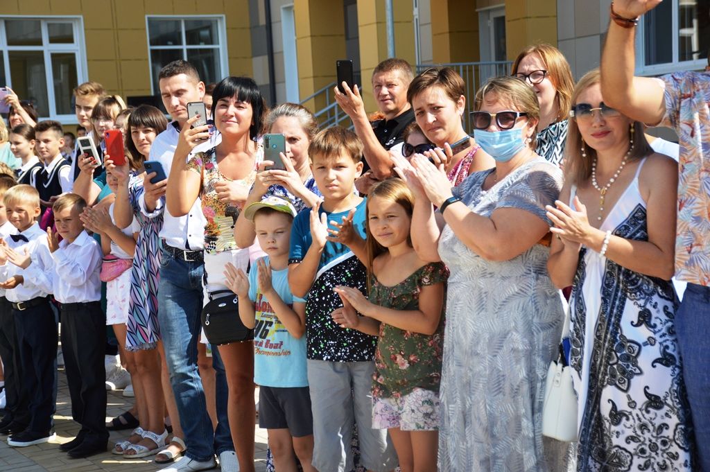 Президент Татарстана открыл новую школу в Лаишевском районе