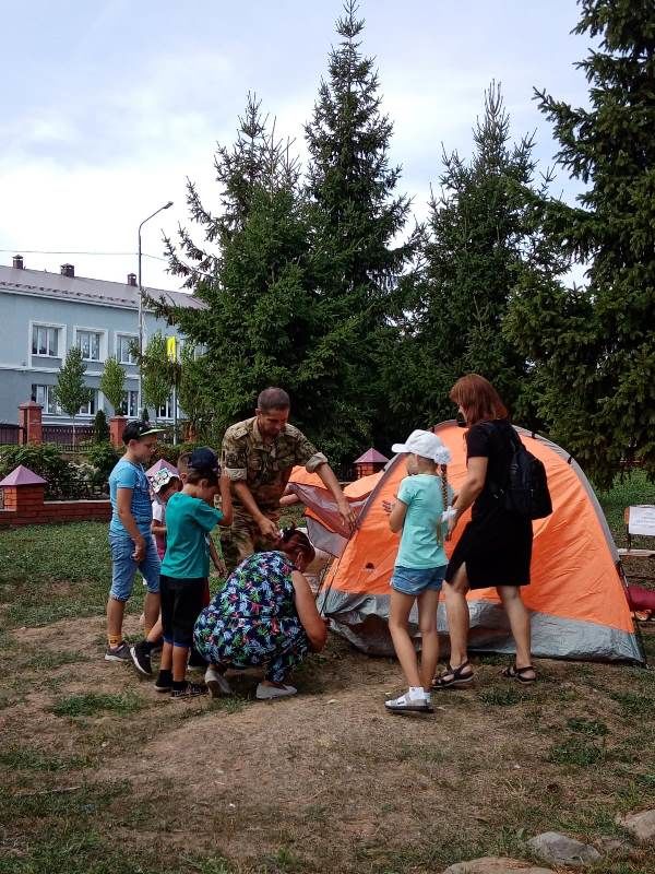 Для детей устроили веселый праздник в честь Дня Российского флага