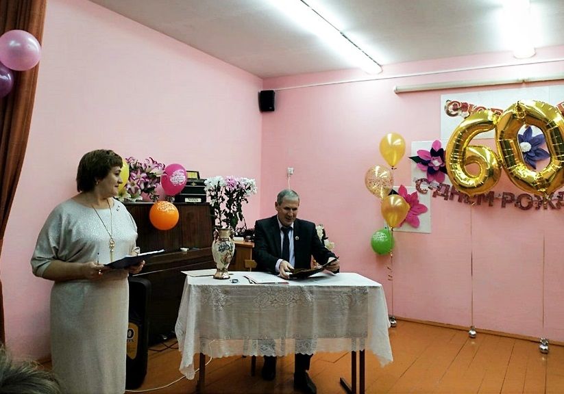 Сегодня, 15.01.2022 года, с 60-летием поздравили педагога Кирбинской средней школы Ростяма Хасанова