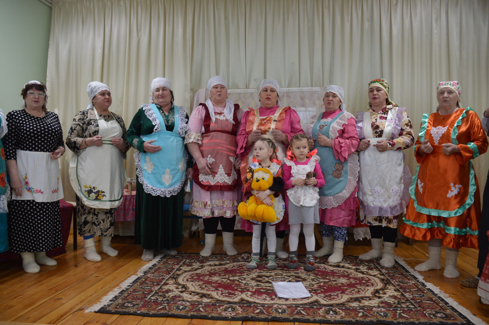 Сход граждан в Татарских Саралах прошел в теплой, семейной обстановке