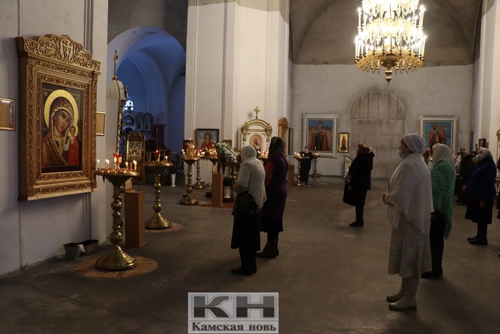 Божественная Литургия состоялась сегодня в Свято-Троицком архиерейском подворье города Лаишево