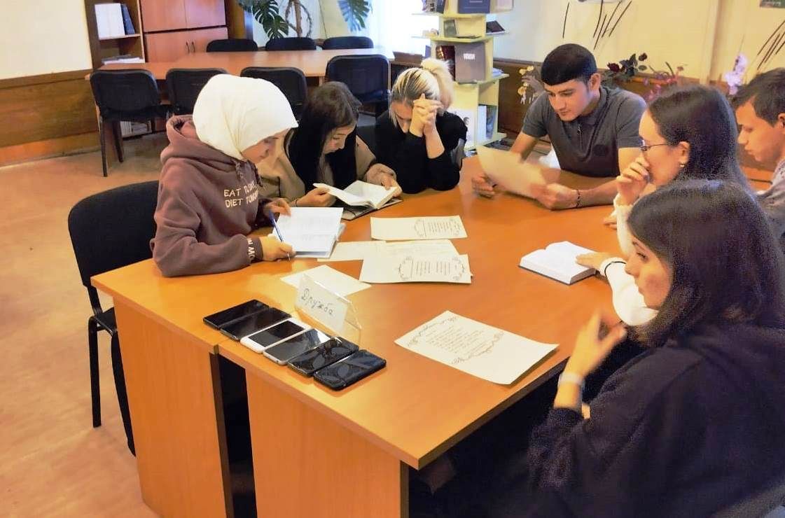 Три команды студентов сошлись на интеллектуальном ристалище в библиотеке Лаишева