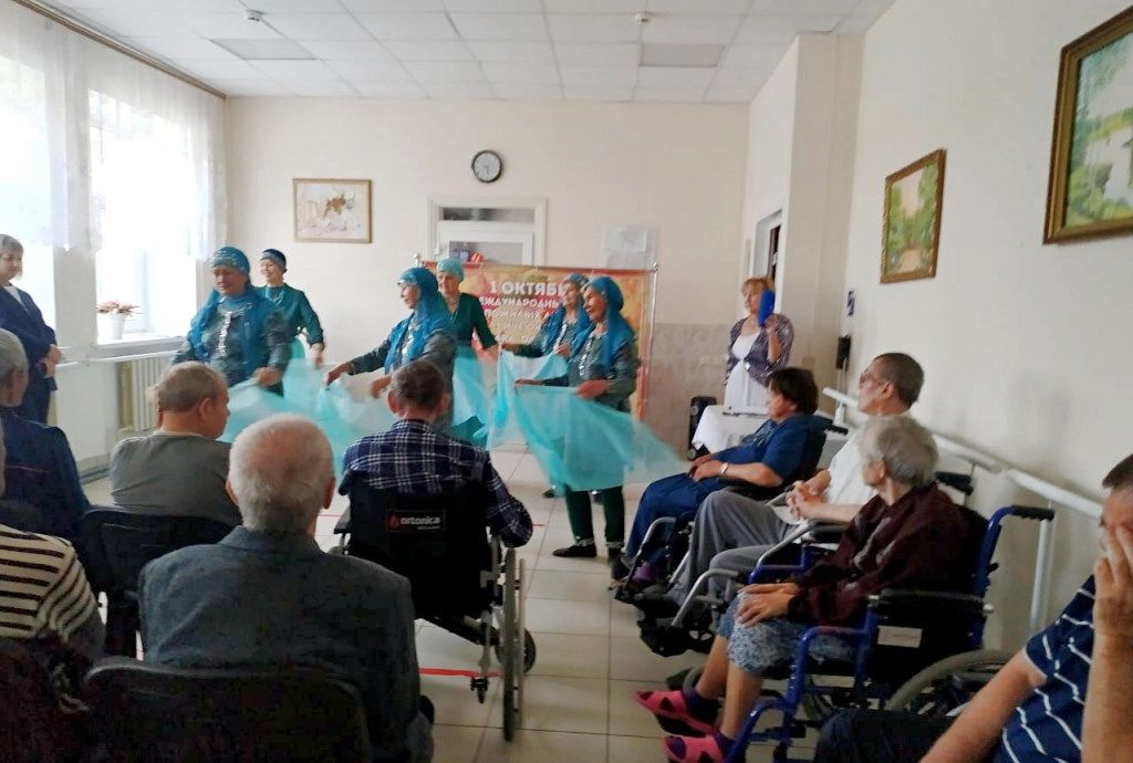 В День пожилого человека лаишевская делегация порадовала концертом престарелых Алексеевского района, живущих в интернате