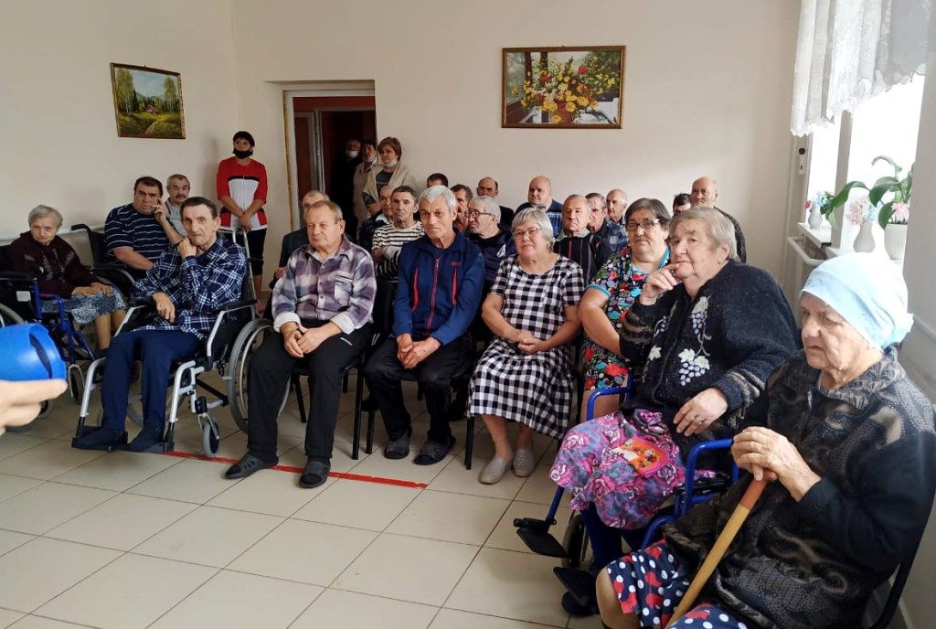 В День пожилого человека лаишевская делегация порадовала концертом престарелых Алексеевского района, живущих в интернате
