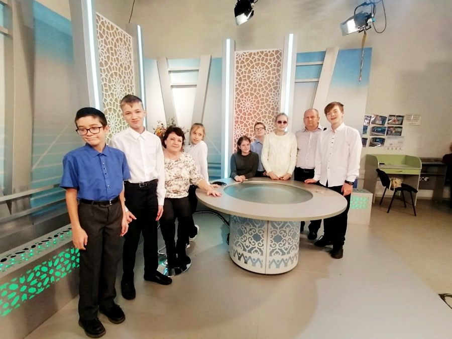 Лаишевские школьники познакомились с командой  «Вести Татарстана» и узнали, как печатаются книги с шрифтом Брайля
