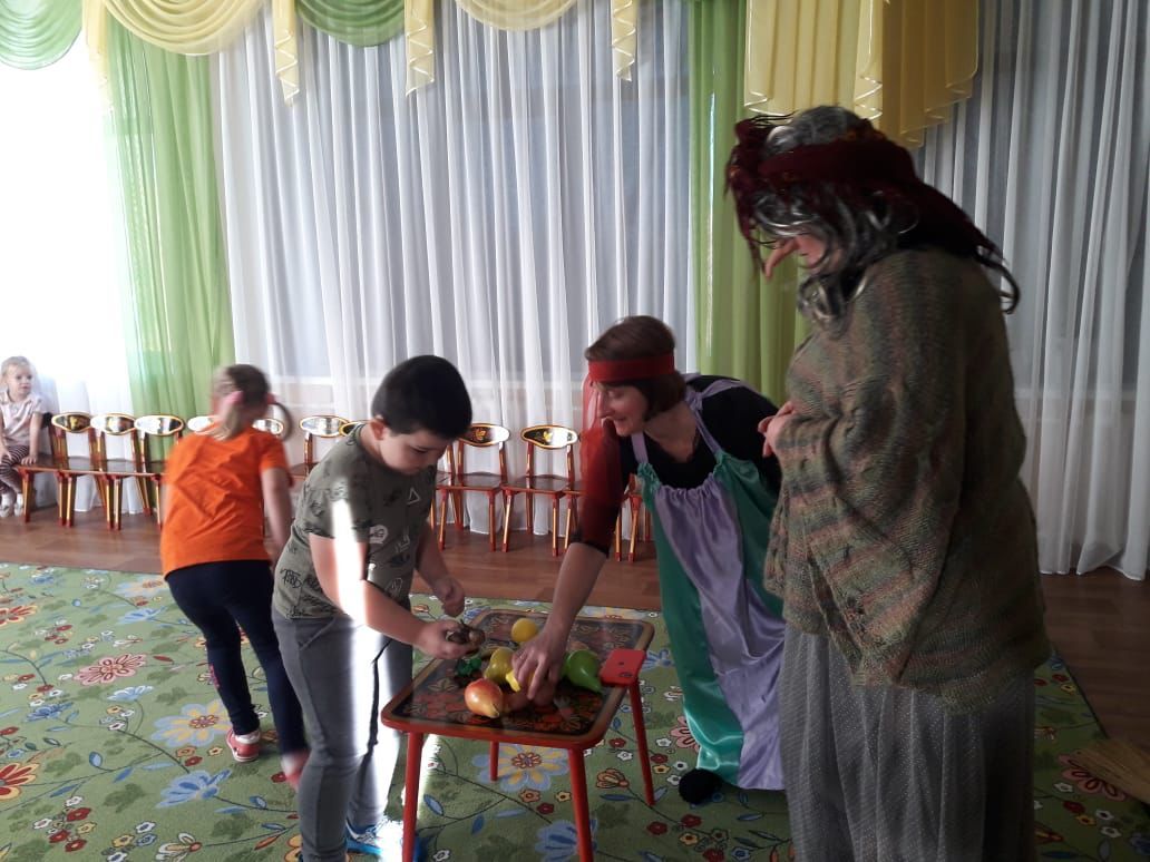 Лаишевские дошкольники совершили «Путешествие в страну фольклора»