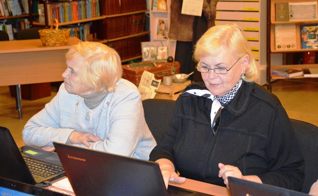 Участницы клуба по интересам в Лаишевской библиотеке занимаются не только творчеством
