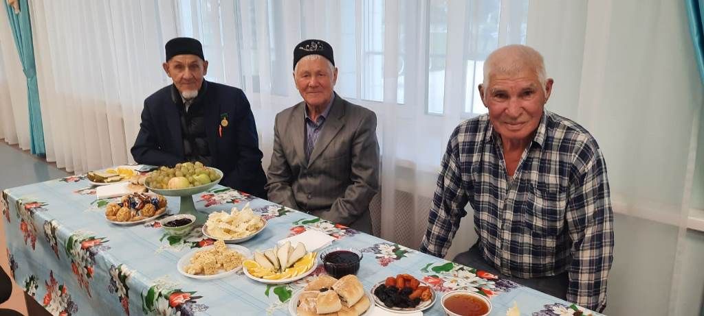 День пожилого человека. В Атабаево для пожилых сельчан устроили праздничный вечер