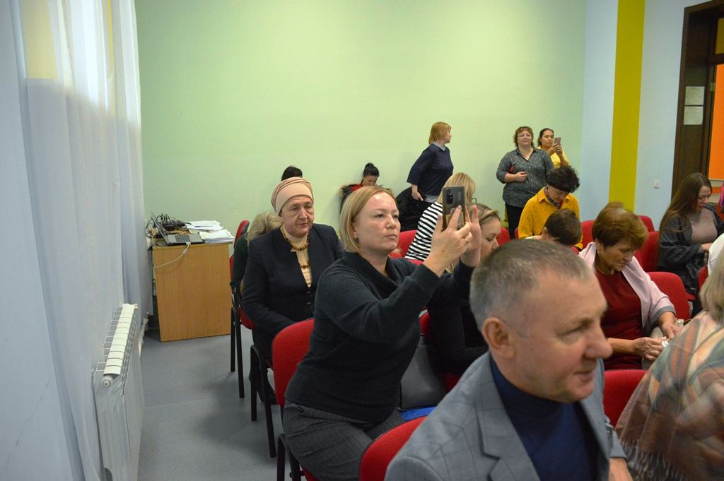 Работники образования Лаишевского района учились на практике реанимировать пострадавшего до приезда скорой помощи