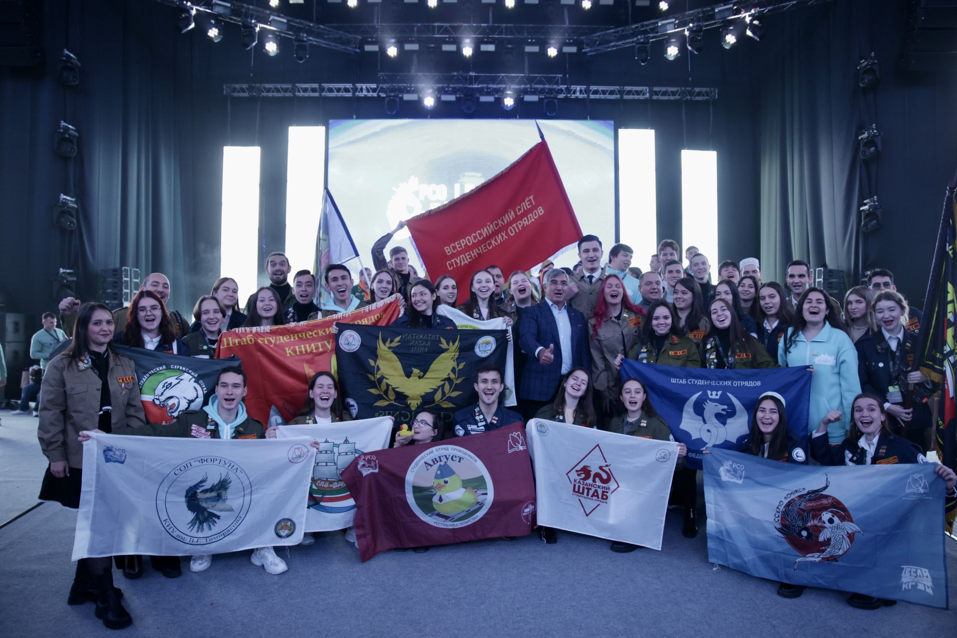 Татарстан принял знамя Всероссийского слета студенческих отрядов