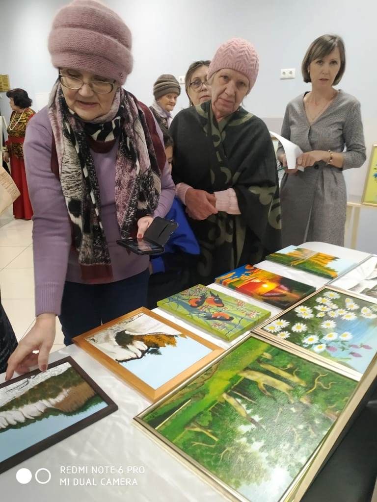 Благотворитель. Лаишевский председатель ТОС продала свои картины, чтобы помочь мобилизованным землякам