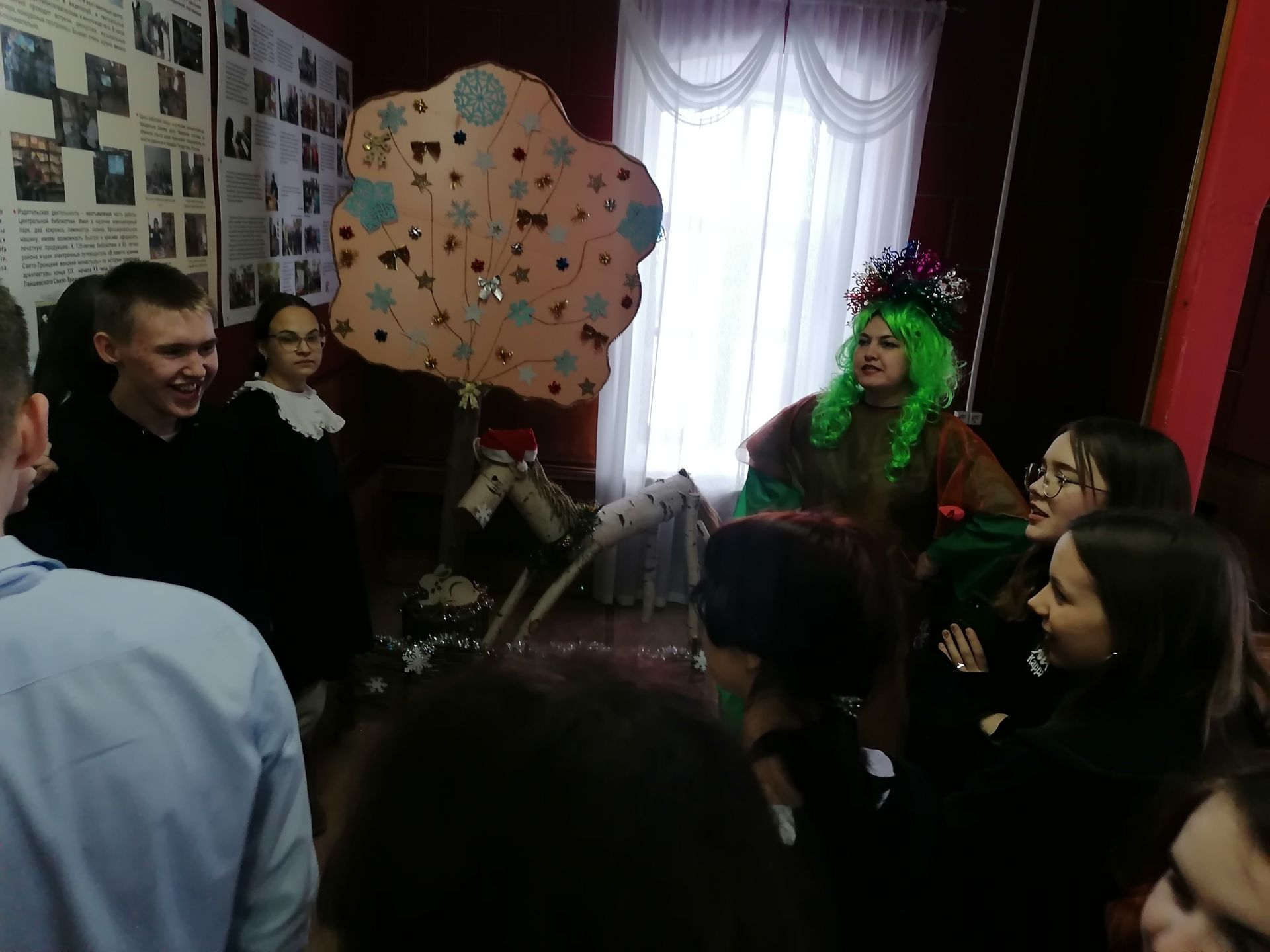Лаишевские гимназисты дружно прошли квест «Новогоднее конфетти» в Лаишевской библиотеке