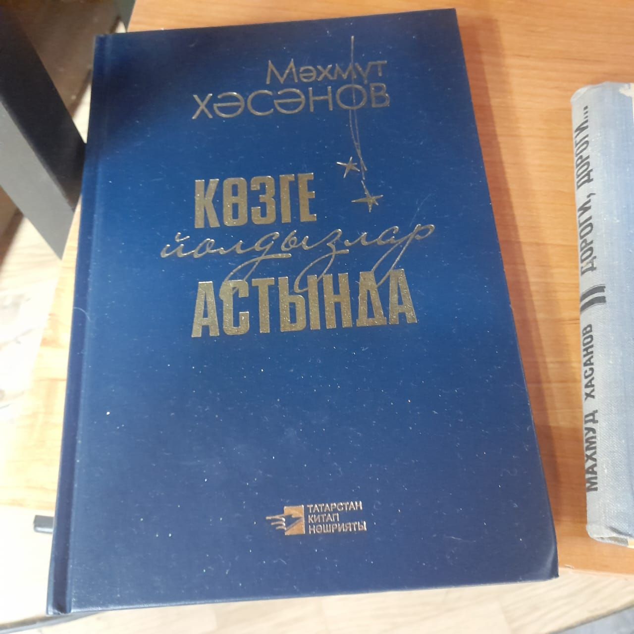 В Центральной библиотеке  Лаишева оформлена выставка-портрет «Весенняя зарница Махмута Хасанова»