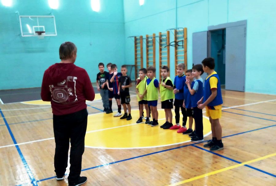 В спортшколе г. Лаишево состязались юные футболисты