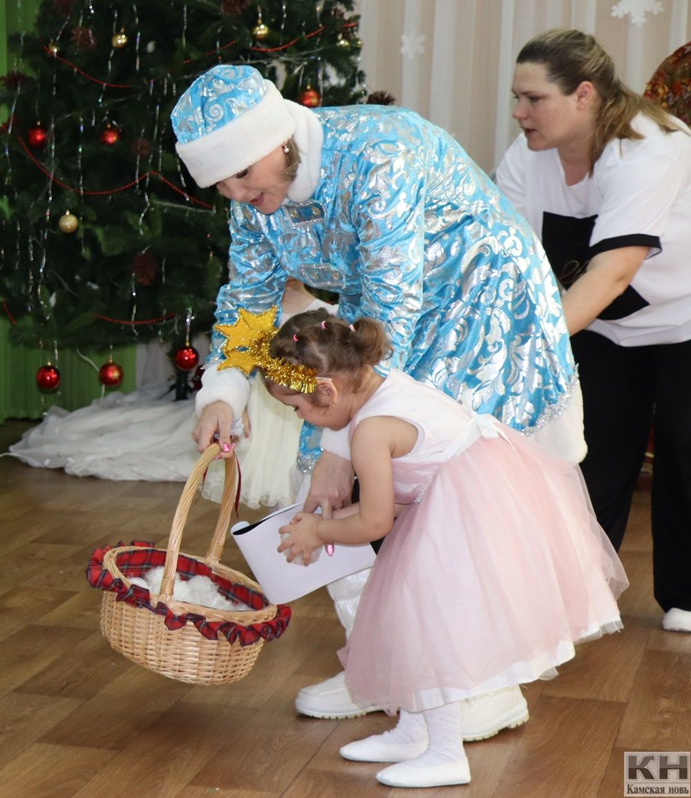 Новогодний утренник для самых маленьких