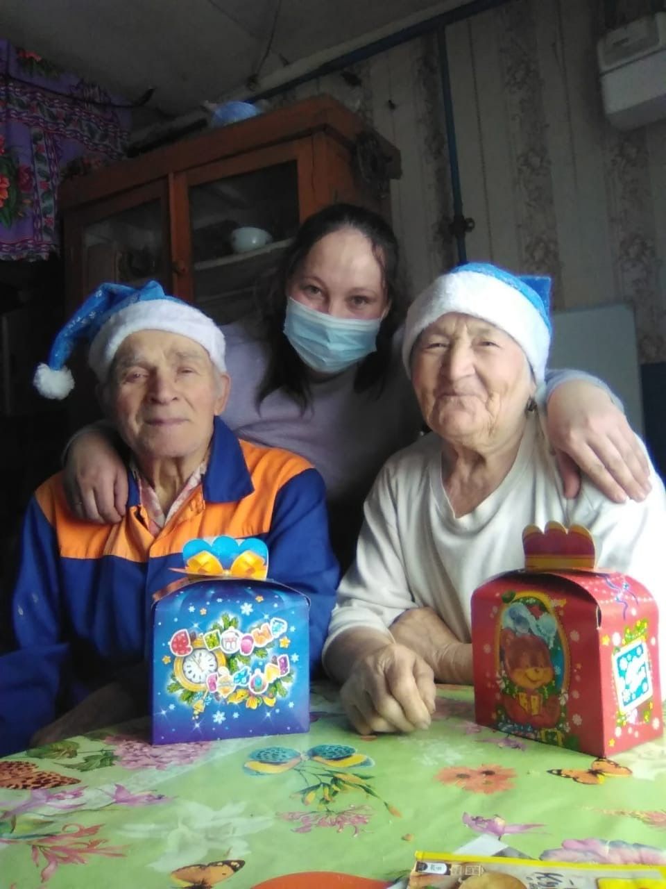 Социальные работники Лаишевского района поздравляют подопечных с Новым годом