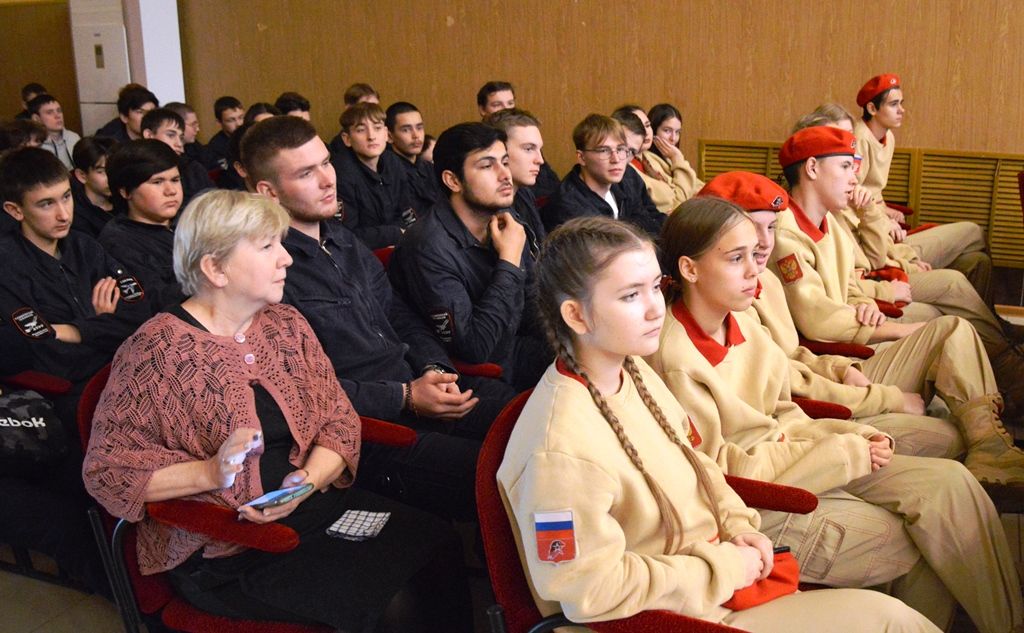 Героев Отечества приветствовали студенты ЛТЭТ