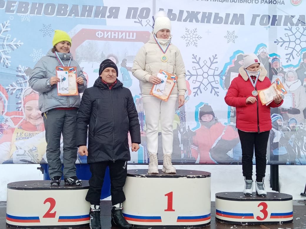 Рыхлый снег не помешал лидерам «Лыжни России – 2022» завоевать свои медали