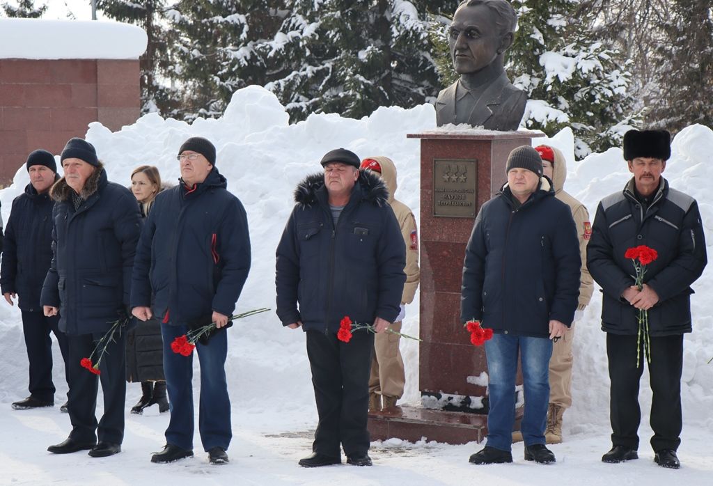 Фоторепортаж: митинг в Лаишево ко Дню вывода войск из Афнанистана