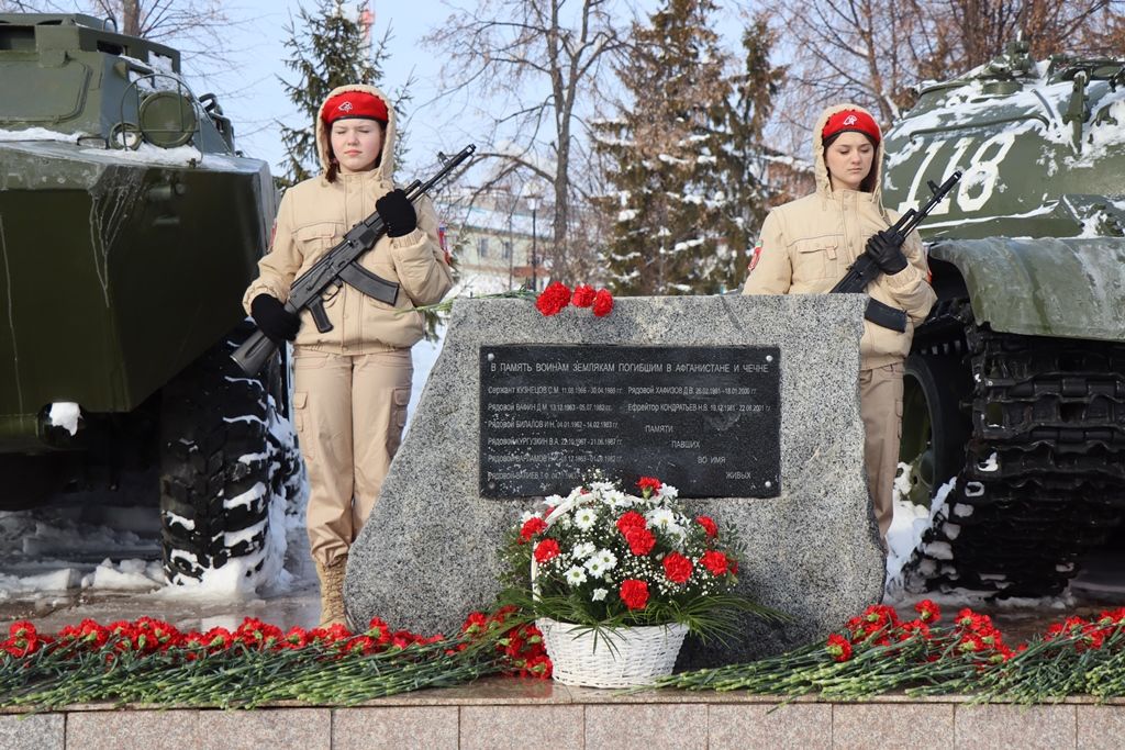 Фоторепортаж: митинг в Лаишево ко Дню вывода войск из Афнанистана