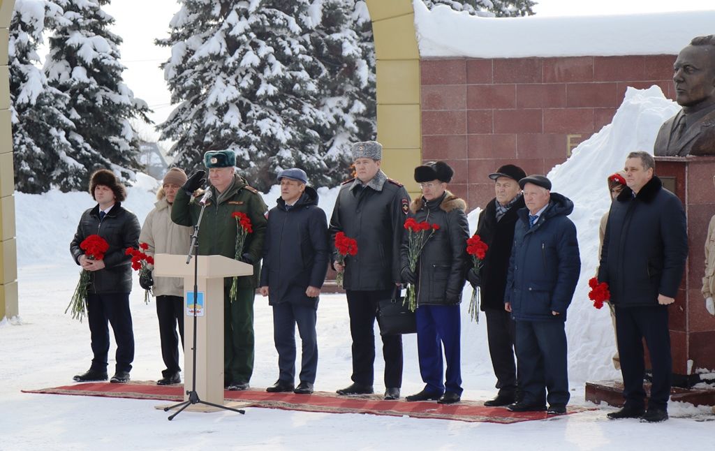 Фоторепортаж: митинг в Лаишево ко Дню вывода войск из Афнанистана