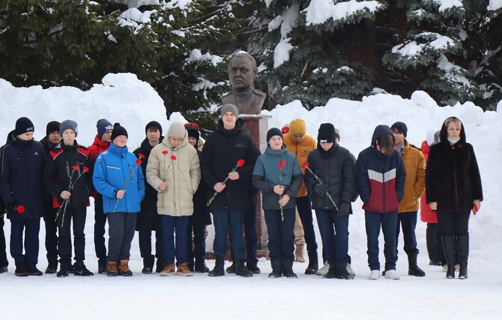 Фоторепортаж: митинг в Лаишево ко Дню вывода войск из Афнанистана