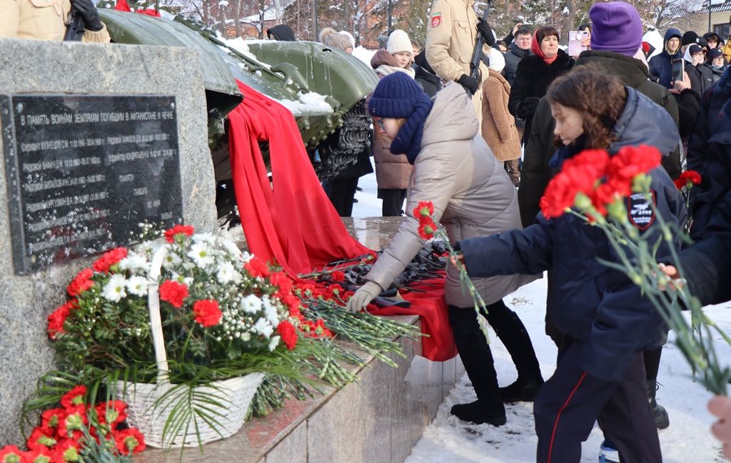 Фоторепортаж: митинг в Лаишево ко Дню вывода войск из Афнанистана