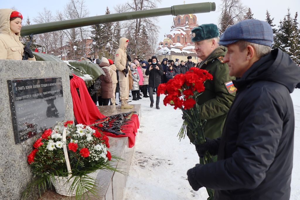 Фоторепортаж: митинг в Лаишево ко Дню вывода войск из Афнанистана