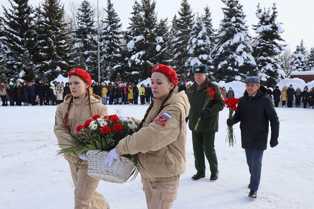 Фоторепортаж: митинг в Лаишево ко Дню вывода войск из Афнанистана