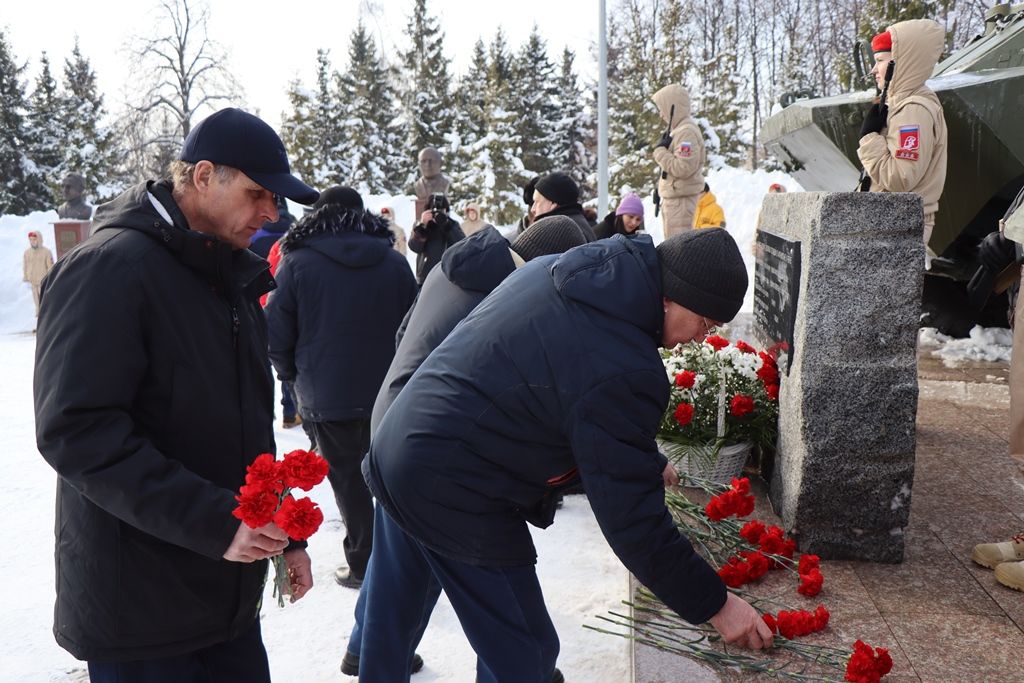 Фоторепортаж: митинг в Лаишево ко Дню вывода войск из Афнанистана