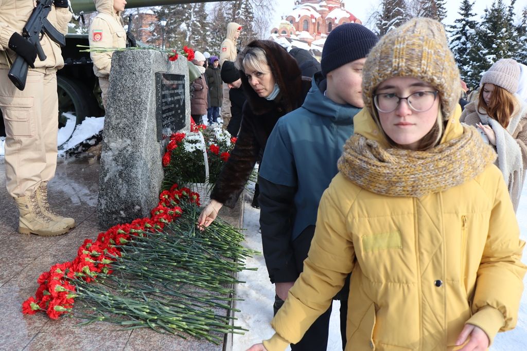 Фоторепортаж: митинг в Лаишево ко Дню вывода войск из Афнанистана