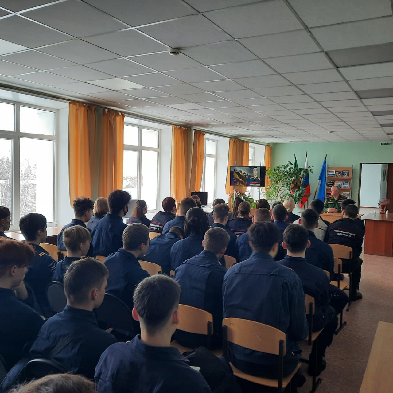 Уроки мужества в технико-экономическом техникуме проводит военный комиссар Лаишевского района