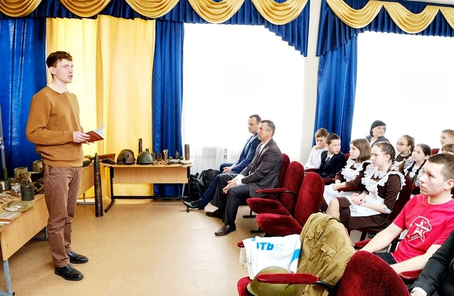 В Песчано-Ковалинской школе Урок мужества провели волонтеры АО «Транснефть – Прикамье» и чистопольские поисковики
